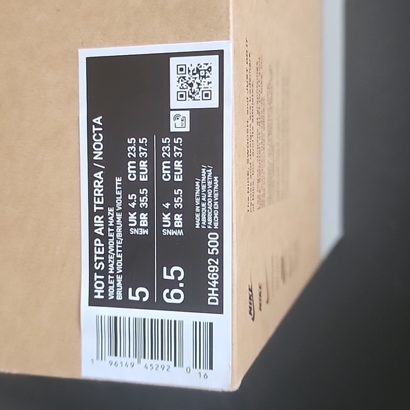 Nike shoes - Picture 4 of 4